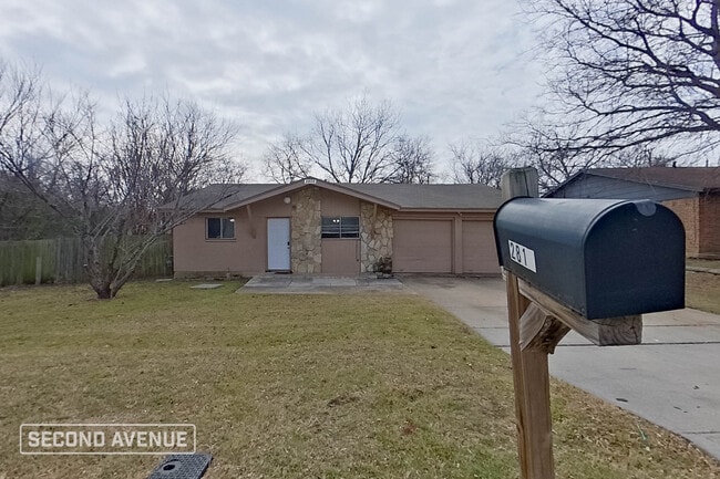 Building Photo - 2810 Plaza St