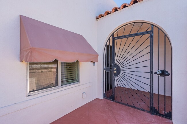 Photo - 745 E Pierce St