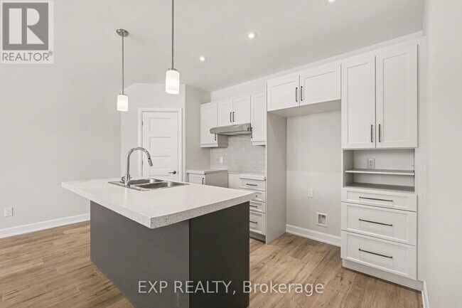 Photo - 440 Falcon Ln