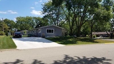 Driveway to unit (shared) - 4904 Farwell St