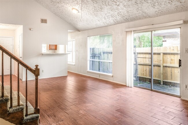 Photo - 10025 Rosbrook Dr