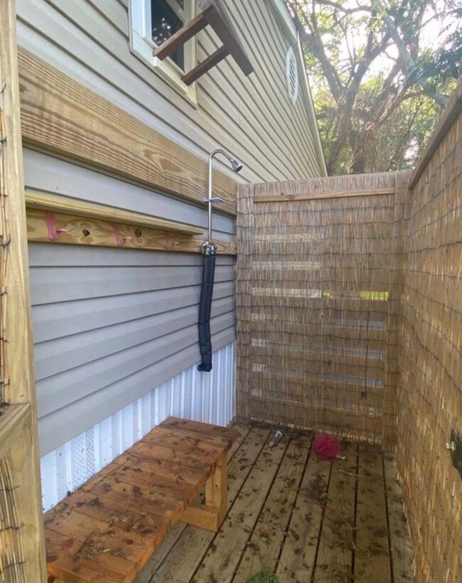 Photo - 241 H L Smith Rd