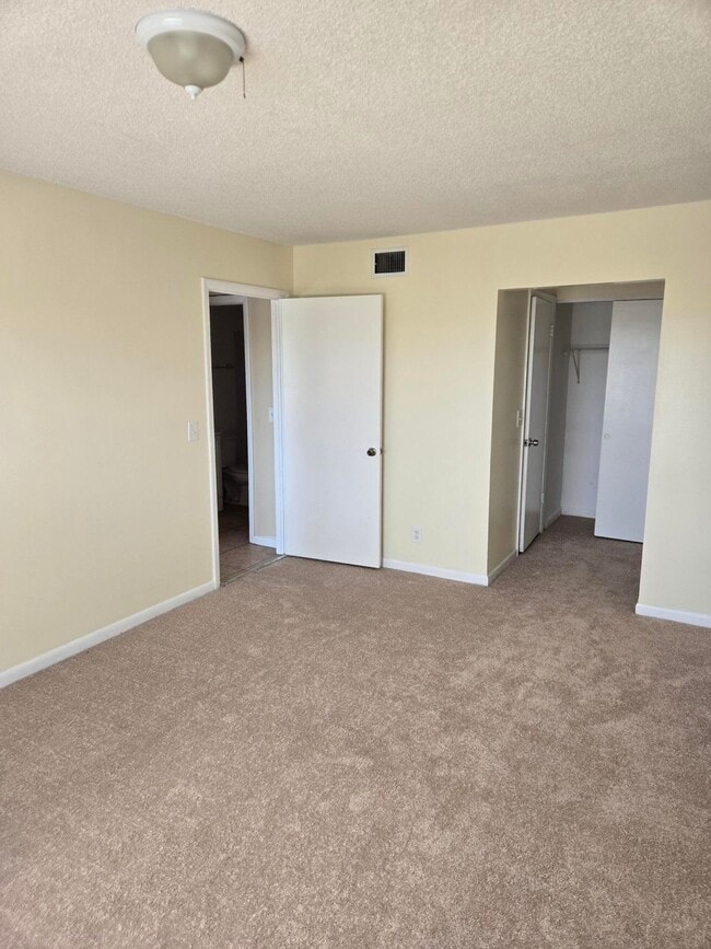 Building Photo - 1814 Abbey Rd Unit 204