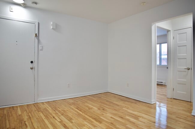 Photo - 3919 Newmarch