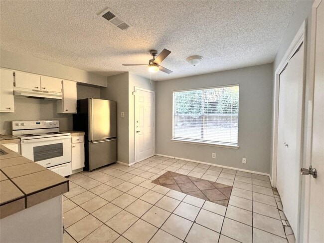 Photo - 2203 Granberry Dr