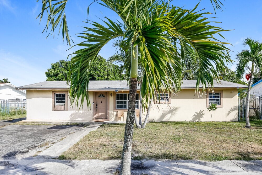 Photo - 1280 SW 10th Terrace