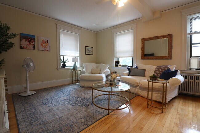 Building Photo - 1100 Beacon St Rental