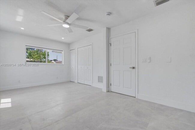 Photo - 266 SW 6th St
