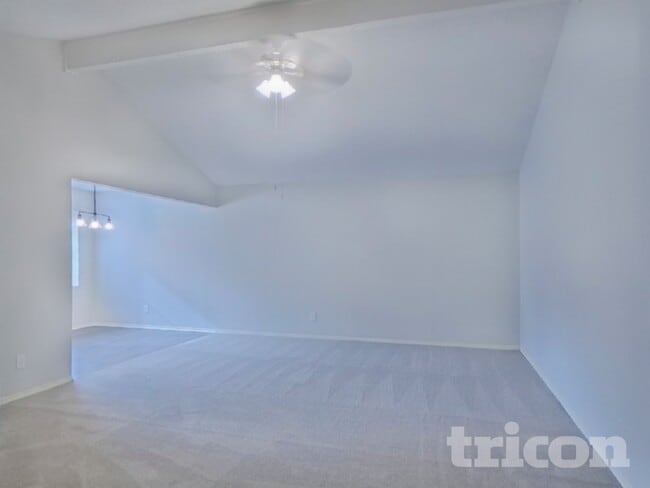 Photo - 537 Greenway Dr