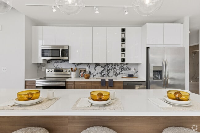 2BR, 2BA - Kitchen