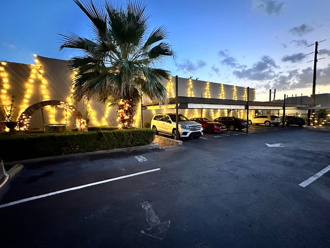 Photo - 319 S Flores St Unidad 104