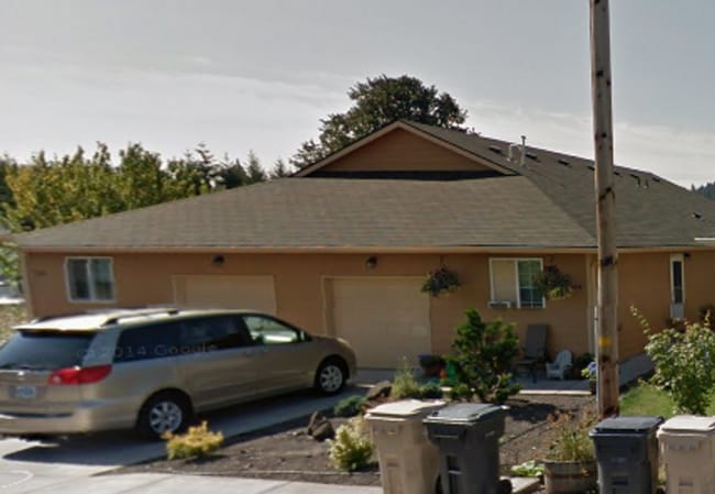 Building Photo - (870) College Street Duplex - 3 Bedroom / ... Unit 506 Rental