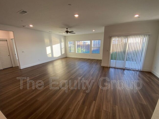 Photo - 113 E Tyler Ave