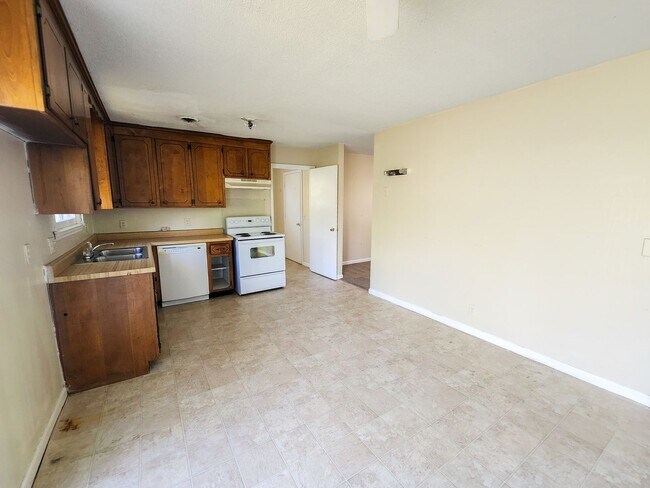 Photo - 3 bed 1 bath unit in duplex