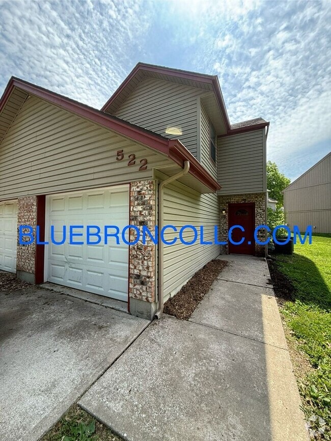 Building Photo - This one will go fast, marvelous 3 bedroom... Rental