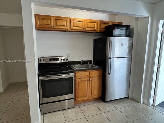Building Photo - 4251 NW 5th St Unit 126