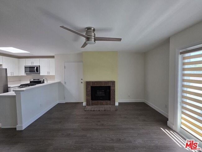 Photo - 2638 S Barrington Ave Unit 203
