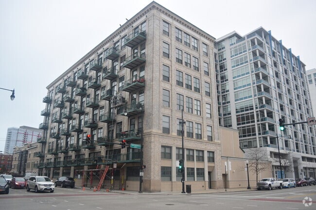 Building Photo - 1801 S Michigan Ave Rental