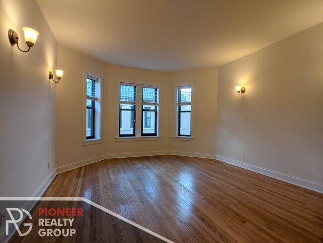 Building Photo - 4036 N Ashland Ave Unit 4036-3E