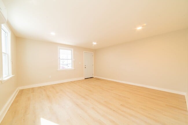 115 N Delancy Pl