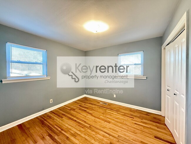 Photo - 221 Robert E Lee St