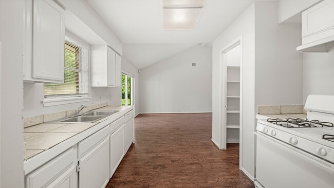 Photo - 5411 Lorraine Dr