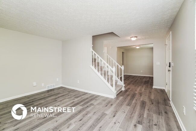 Photo - 696 Maclam Dr
