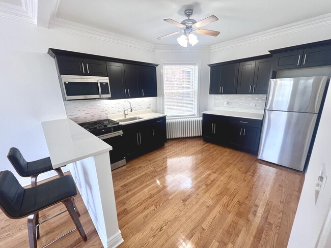 Building Photo - 6619 Cermak Rd Unit 2F Rental