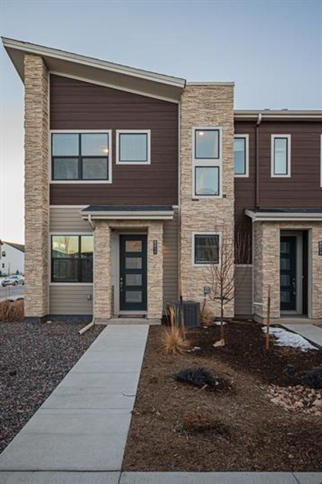 Modern 3 Bed/ 2.5 Bath Townhome in Sterlin... - Modern 3 Bed/ 2.5 Bath Townhome in Sterlin...