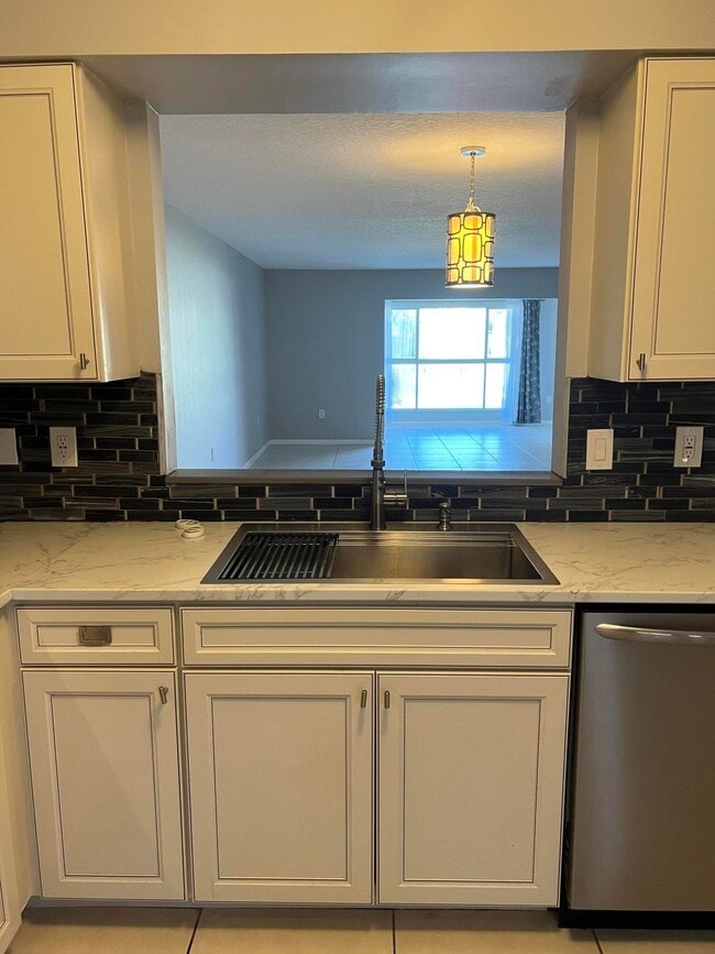 Photo - 5951 Regal Glen Dr Unit 105