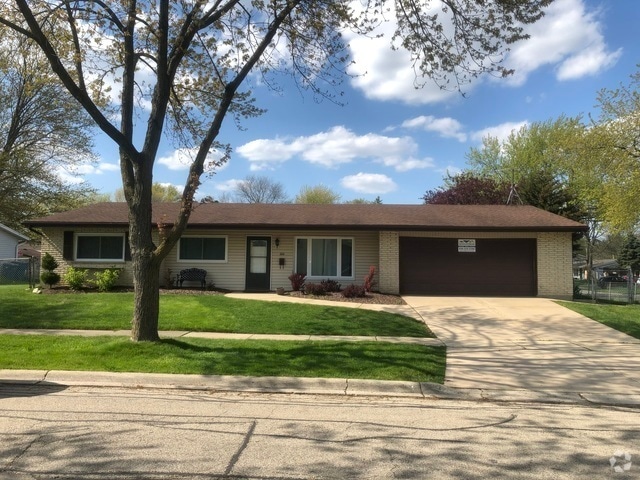 Building Photo - 1126 Parkview Dr Rental