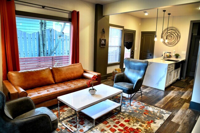 Photo - 762 Moreland Ave SE