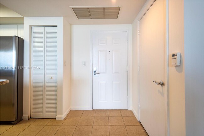 Photo - 19501 W Country Club Dr Unidad 2210