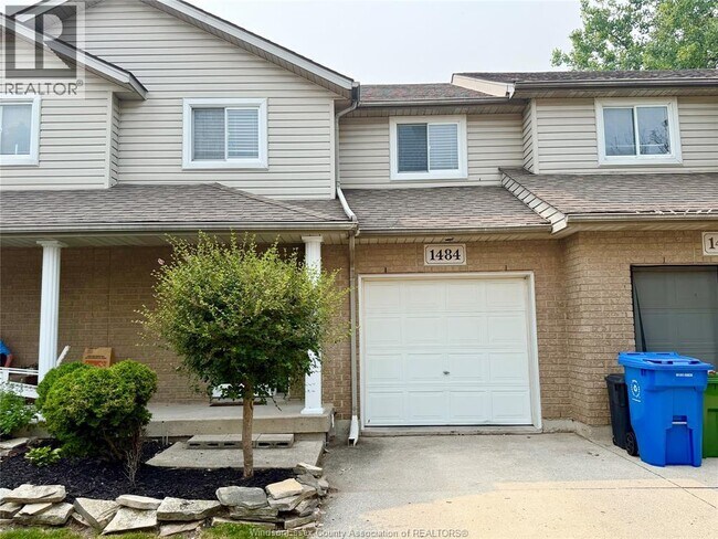 Photo - 1484 Border Cres