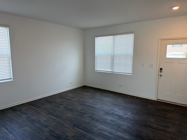 Photo - 345 Hemlock Ln