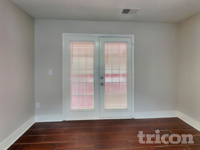 Photo - 7116 Lowen Rd