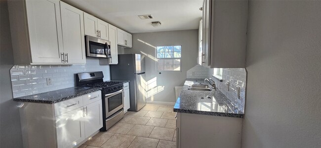 Photo - 2914 Staples St