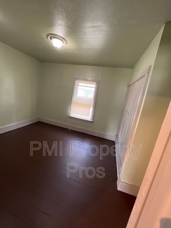 Photo - 2481 W Locust St