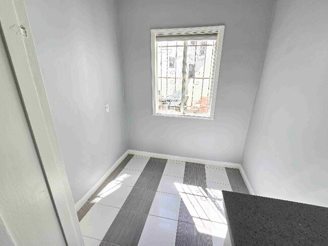 Photo - 851 Sanborn Ave Unidad 27