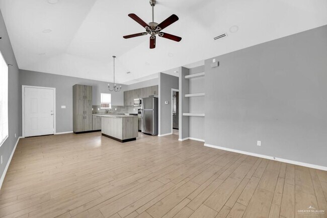 Photo - 2704 E Eisenhower Ave Unidad 2