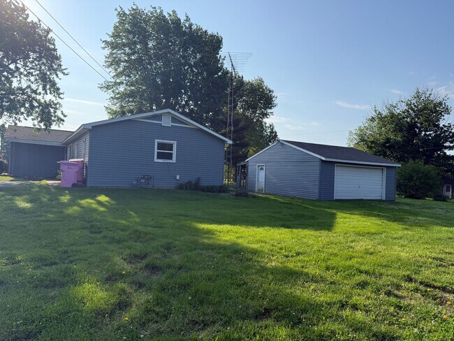 Photo - Beautiful Southside Country Home with Large Yard