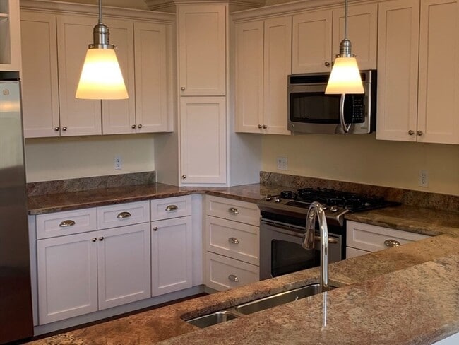 Photo - 22 White Oaks Ln