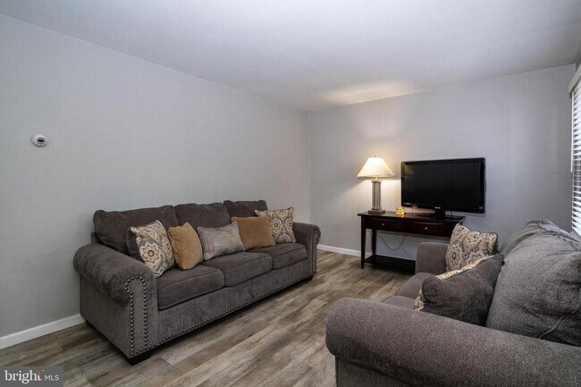 Photo - 106 Walnut St