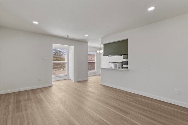 Photo - 908 Isbell Rd Unidad D