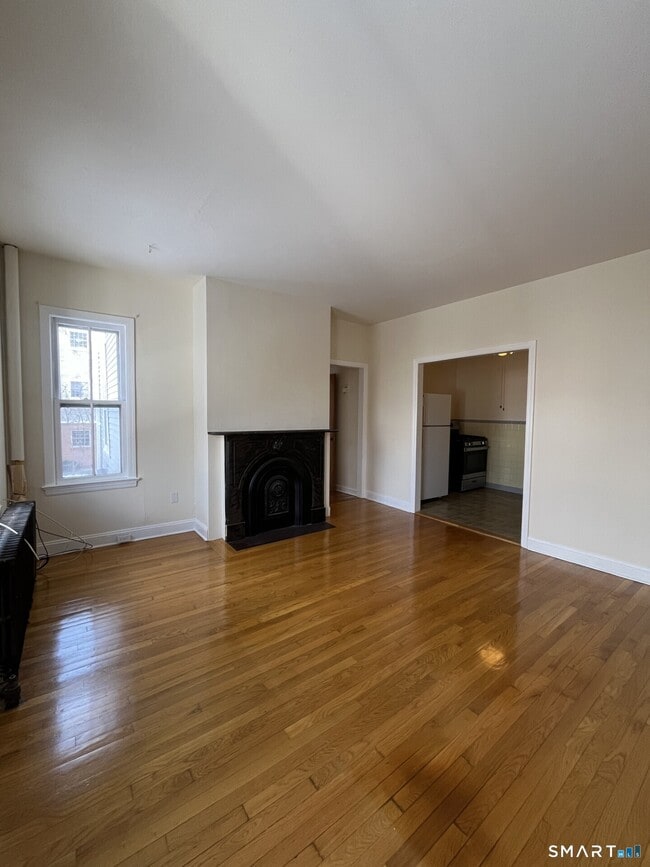 Building Photo - 218 Flax Hill Rd Unit 2