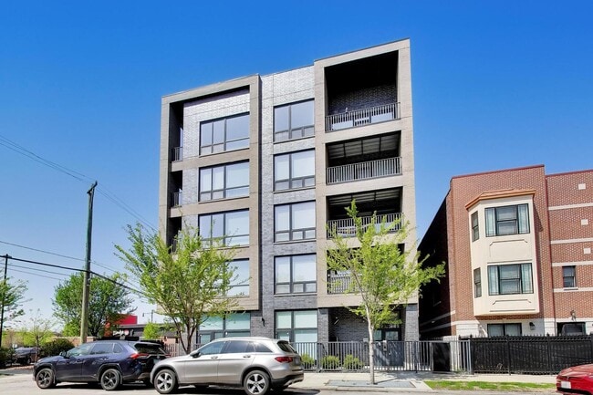 Photo - 2342 W Adams St