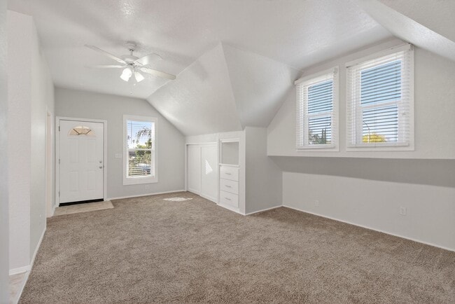 Photo - Charming Upstairs Unit near Riverside Plaza