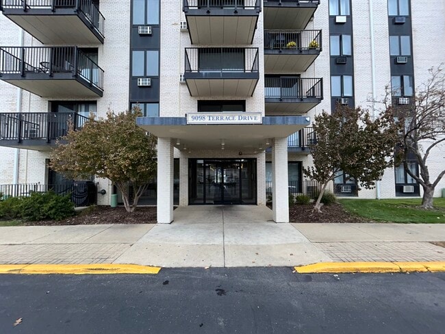 Building Photo - 9098 W Terrace Dr