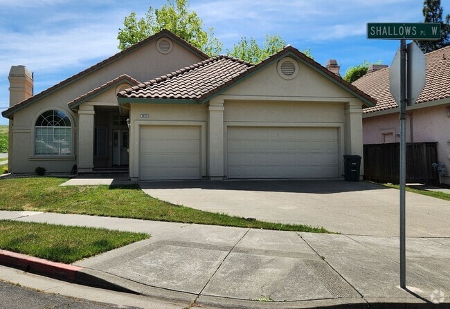 Building Photo - Lovely 4 bedrooms, 3 bathrooms located nea... Rental