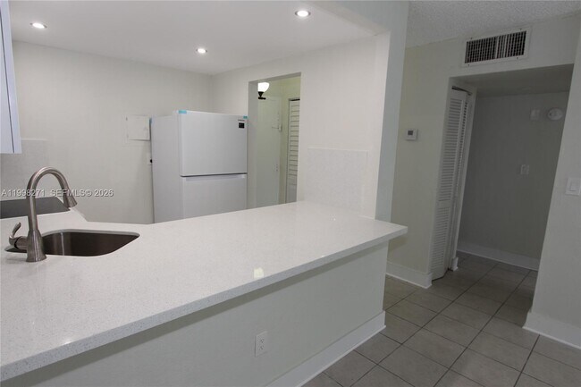 Photo - 4550 NW 9th St Unit 811E